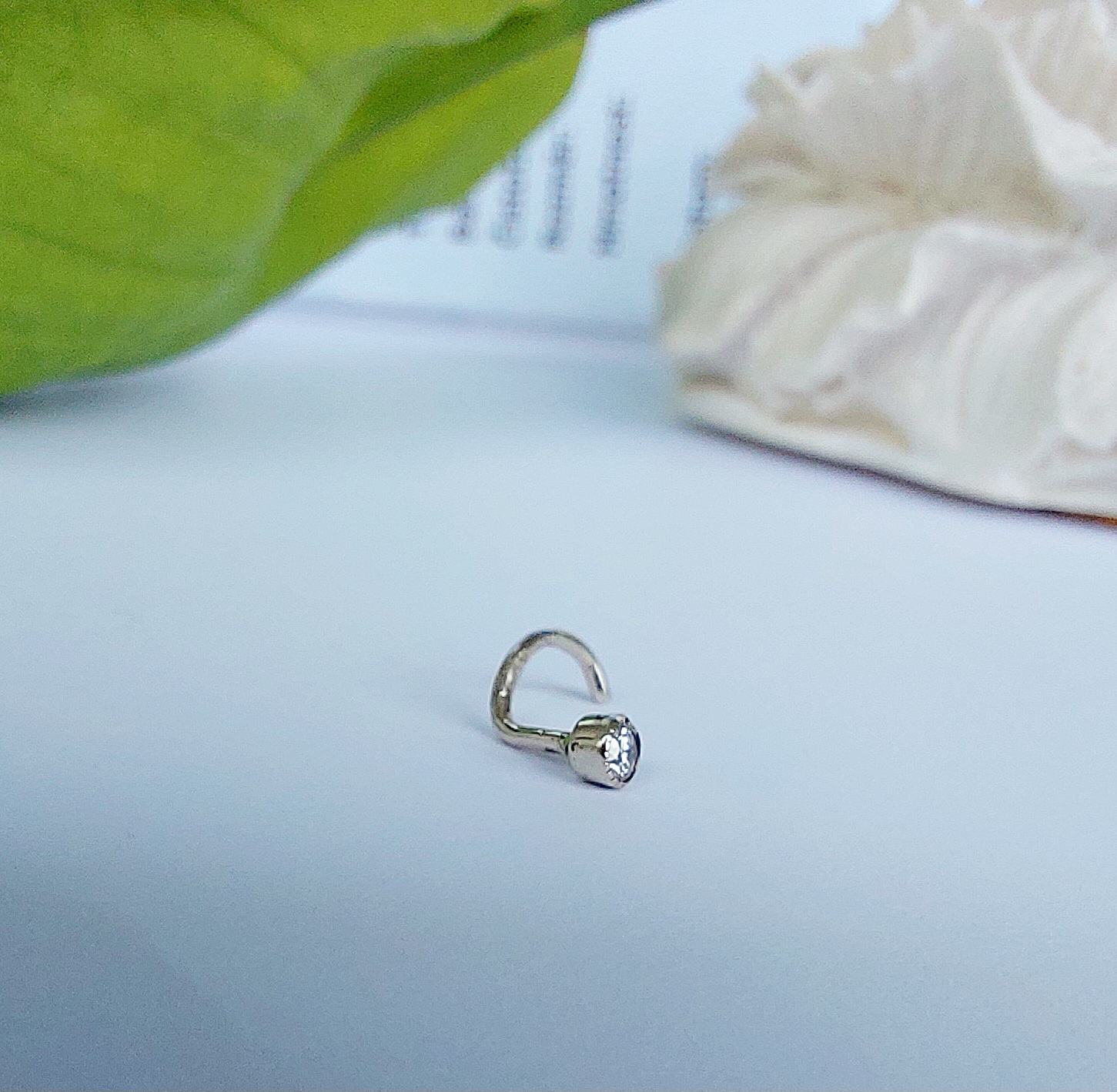 Piercing s diamantem ve zlatě 14kt