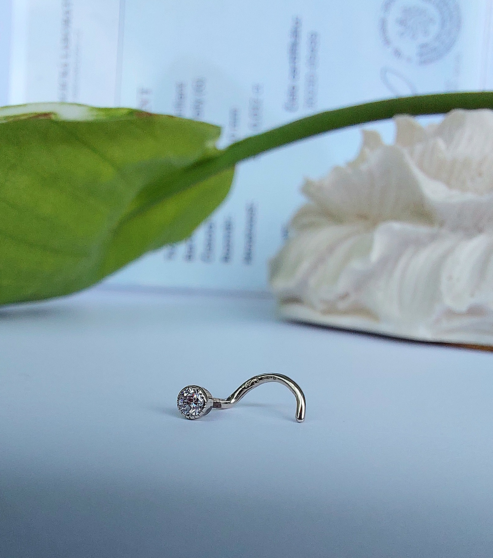 Piercing s diamantem ve zlatě 14kt